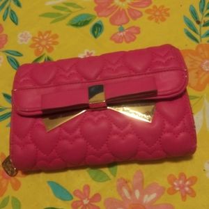 🐣Betsey Johnson heart quilted organizer wallet